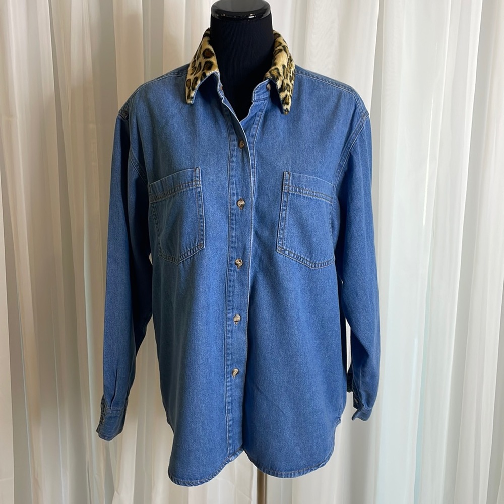 Blue Jean STYLES TO GO Long Sleeve Shirt with Faux Animal Print Removable Collar